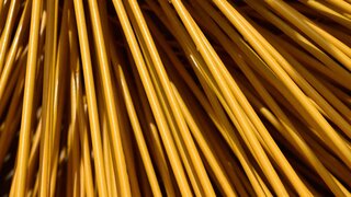 Stromkabel liegen eng beienander